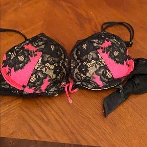 Victoria’s Secret bra size 32B new without tag.